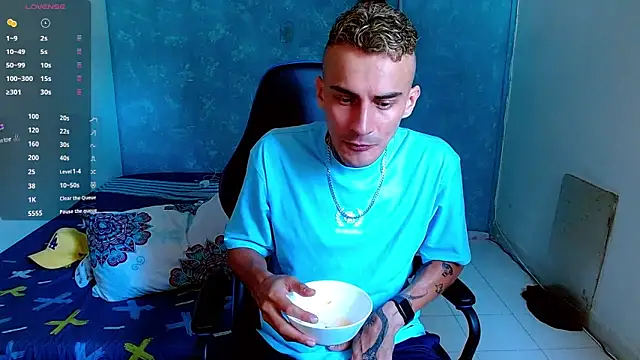 Snapshot of bray_hotboy777 chatting on January 18, 6:21 pm bray hotboy777 online show from January 18, 6:21 pm