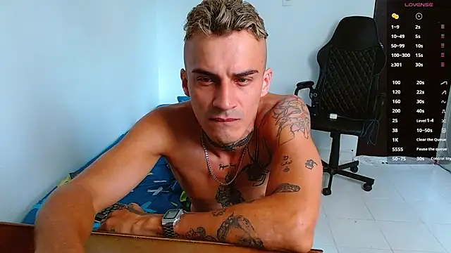 Snapshot of bray_hotboy777 chatting on October 4, 2:22 pm bray hotboy777 online show from October 4, 2:22 pm