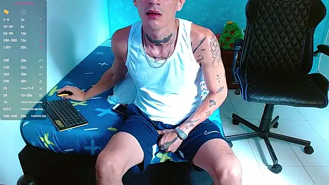 Snapshot of bray_hotboy777 chatting on December 10, 2:28 pm bray hotboy777 online show from December 10, 2:28 pm