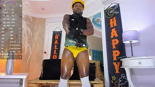 Snapshot of RicoBrown777_ chatting on October 17, 5:11 am RicoBrown777 online show from October 17, 5:11 am