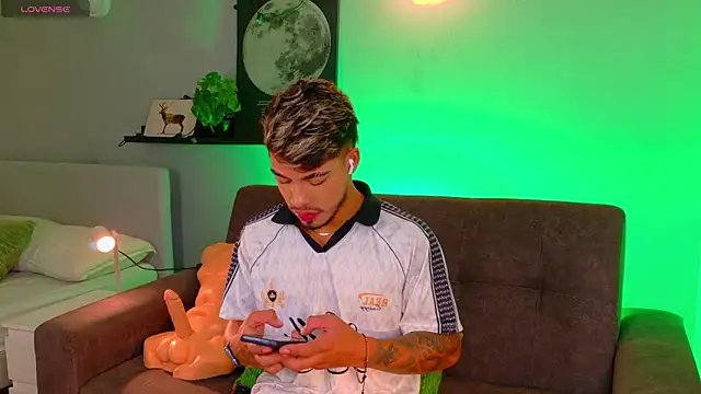 Ken-boy  online show from May 26, 9:16 am