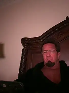 sluttydylan online show from February 20, 9:00 am