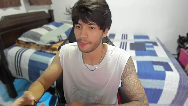 Snapshot of justin_stark7 chatting on December 10, 11:53 pm justin stark7 online show from December 10, 11:53 pm