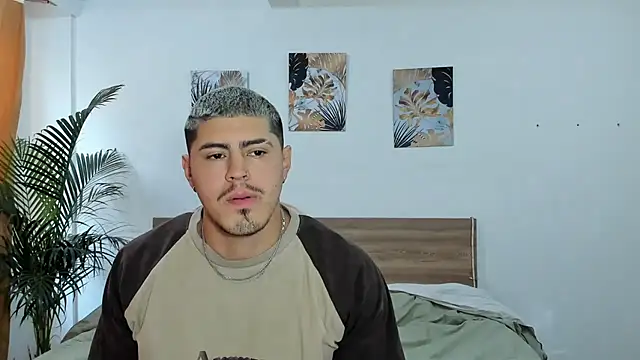 Snapshot of Baltazar_Dupont chatting on March 17, 12:46 pm Baltazar Dupont online show from March 17, 12:46 pm