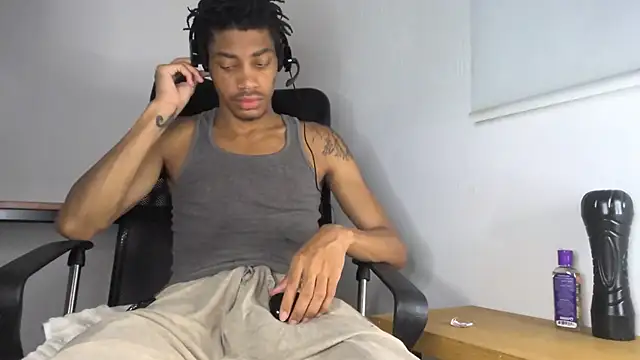 Skinnyblackman online show from May 22, 4:17 am