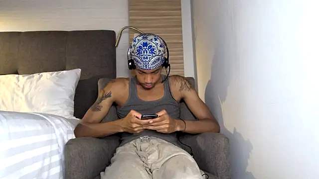 Skinnyblackman online show from April 27, 11:54 pm