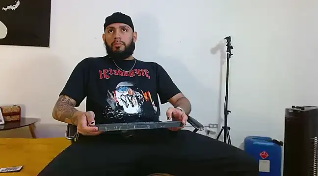 Snapshot of samir_music chatting on December 17, 3:49 pm samir music online show from December 17, 3:49 pm