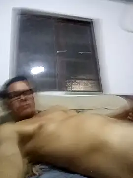 manuelmen211 online show from October 9, 3:33 am