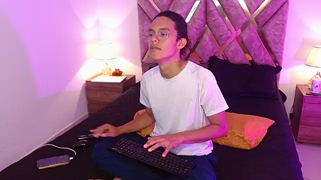 Snapshot of nickolas_moon chatting on September 11, 3:11 pm nickolas moon online show from September 11, 3:11 pm