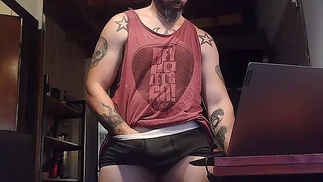 Snapshot of ozzypsico13 chatting on February 7, 9:37 pm ozzypsico13 online show from February 7, 9:37 pm