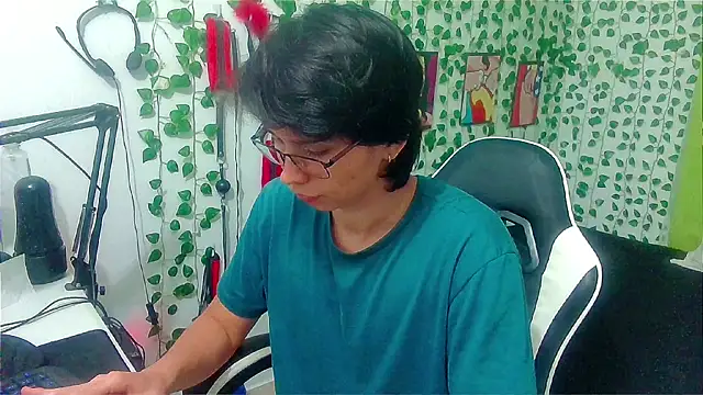 Andy gray online show from April 17, 9:50 pm