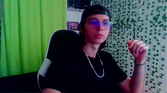 Snapshot of Andy_gray chatting on September 23, 5:23 pm Andy gray online show from September 23, 5:23 pm