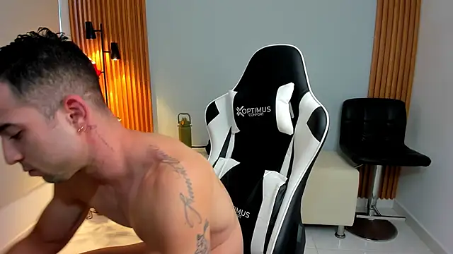 dafboy1 online show from December 3, 12:16 pm