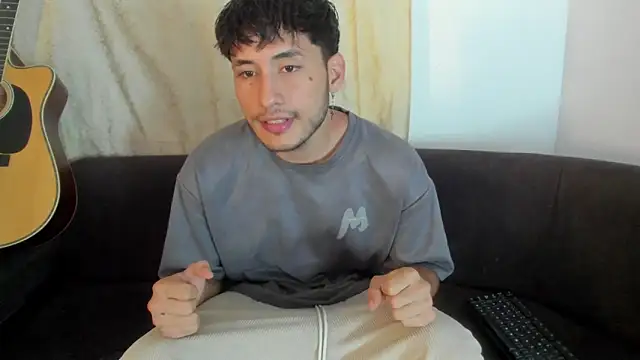 Snapshot of Henrikk_senn chatting on September 29, 11:22 pm Henrikk senn online show from September 29, 11:22 pm