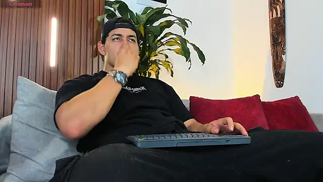 lucasanto  online show from May 25, 3:45 am