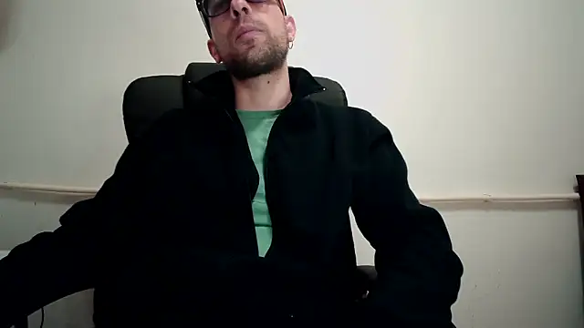 Snapshot of mikealcorleone chatting on March 12, 8:52 pm mikealcorleone online show from March 12, 8:52 pm