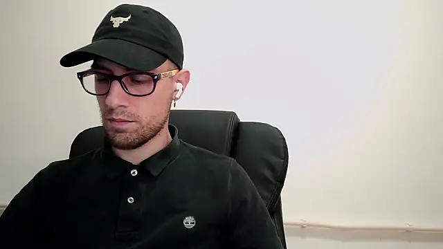 Snapshot of mikealcorleone chatting on January 22, 10:17 pm mikealcorleone online show from January 22, 10:17 pm