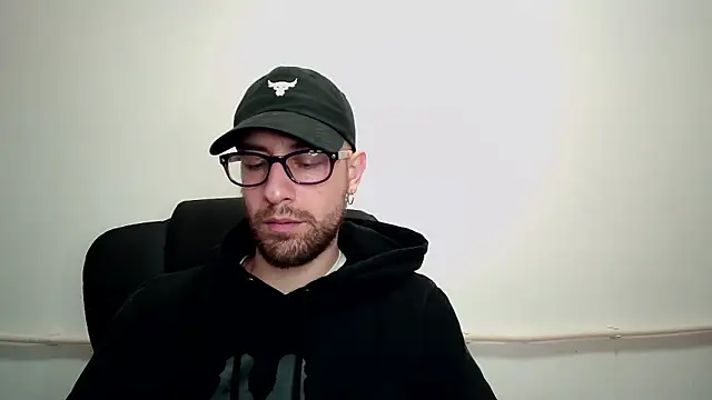 Snapshot of mikealcorleone chatting on February 16, 9:05 pm mikealcorleone online show from February 16, 9:05 pm