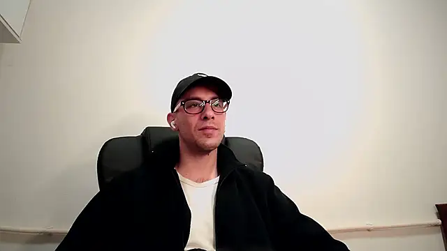 Snapshot of mikealcorleone chatting on February 23, 4:53 pm mikealcorleone online show from February 23, 4:53 pm
