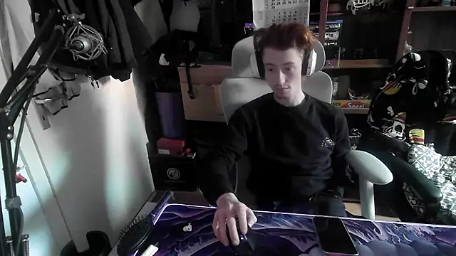 Snapshot of leon29leo chatting on October 1, 12:42 pm leon29leo online show from October 1, 12:42 pm