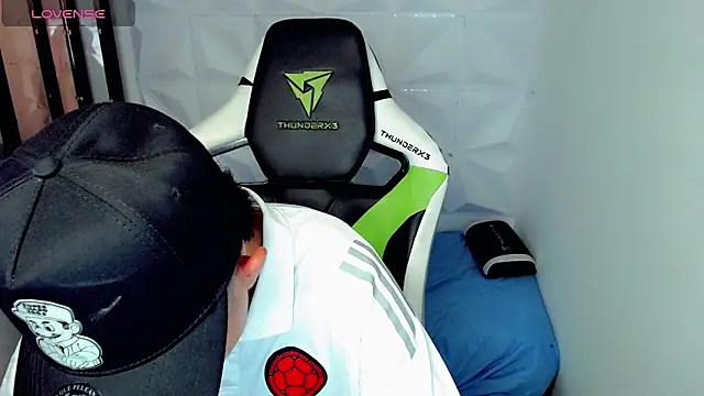 Snapshot of bby_santi chatting on December 17, 12:54 pm bby santi online show from December 17, 12:54 pm