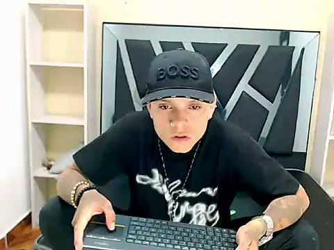 Oliver Ovii online show from March 7, 2:31 am