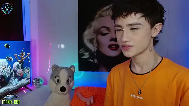 Snapshot of maxiy_001 chatting on March 10, 5:54 am maxiy 001 online show from March 10, 5:54 am