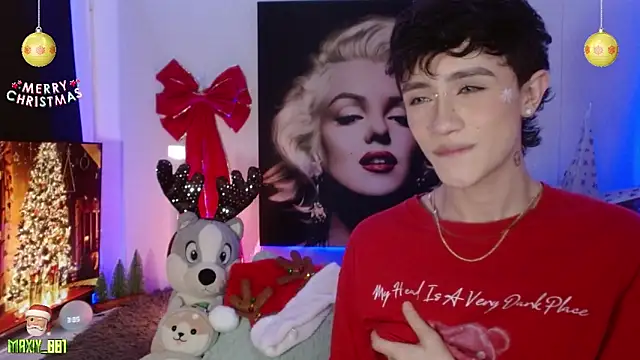 Snapshot of maxiy_001 chatting on December 3, 8:36 am maxiy 001 online show from December 3, 8:36 am