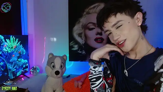 Snapshot of maxiy_001 chatting on February 24, 6:38 am maxiy 001 online show from February 24, 6:38 am