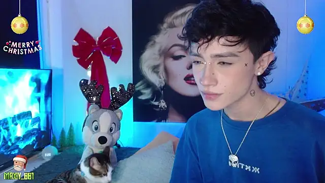 Snapshot of maxiy_001 chatting on December 9, 8:29 pm maxiy 001 online show from December 9, 8:29 pm