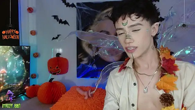 Snapshot of maxiy_001 chatting on October 3, 6:40 am maxiy 001 online show from October 3, 6:40 am