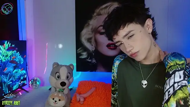 Snapshot of maxiy_001 chatting on February 26, 4:35 pm maxiy 001 online show from February 26, 4:35 pm