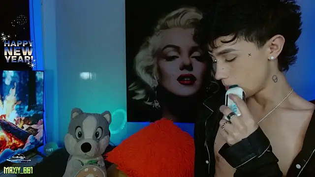 Snapshot of maxiy_001 chatting on January 5, 4:58 am maxiy 001 online show from January 5, 4:58 am