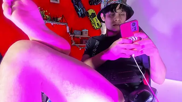 LilOwen  online show from November 22, 8:30 pm