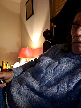 Snapshot of coolbrease10 chatting on December 4, 8:01 am coolbrease10 online show from December 4, 8:01 am