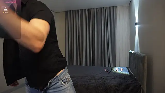 Nik Sharp online show from November 10, 6:02 pm