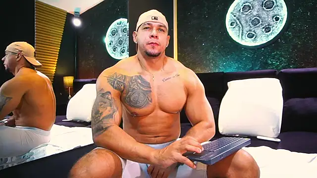 Snapshot of MassimoWalton2 chatting on September 25, 2:38 pm MassimoWalton2 online show from September 25, 2:38 pm