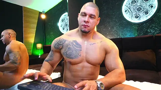 Snapshot of MassimoWalton2 chatting on October 1, 1:31 am MassimoWalton2 online show from October 1, 1:31 am