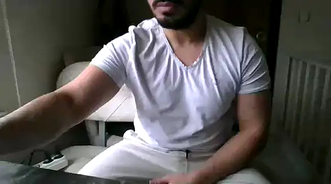 Snapshot of DateMike94 chatting on February 12, 11:18 am DateMike94 online show from February 12, 11:18 am