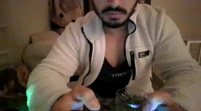 Snapshot of DateMike94 chatting on March 19, 8:00 pm DateMike94 online show from March 19, 8:00 pm
