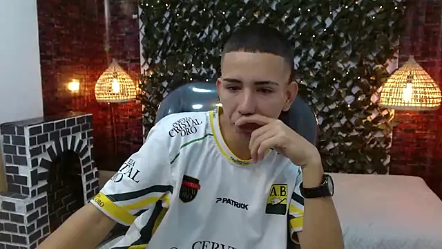 JackSwan18 online show from December 6, 1:11 pm