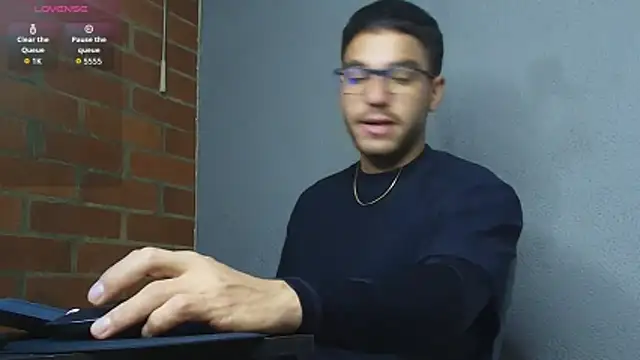 Leandro valenzuela online show from April 16, 2:00 am