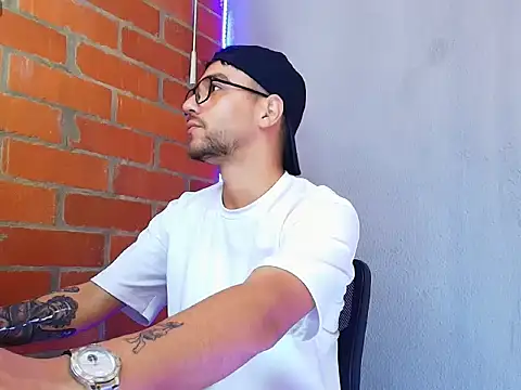Snapshot of Leandro_valenzuela chatting on September 29, 5:42 pm Leandro valenzuela online show from September 29, 5:42 pm