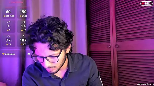 Nicholasrodrii online show from October 8, 1:43 am