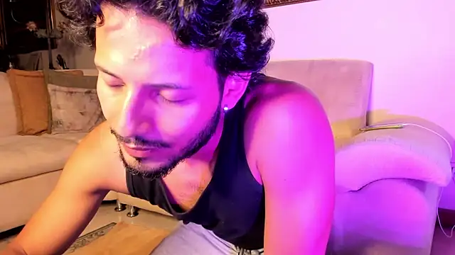 Nicholasrodrii online show from February 2, 11:00 pm