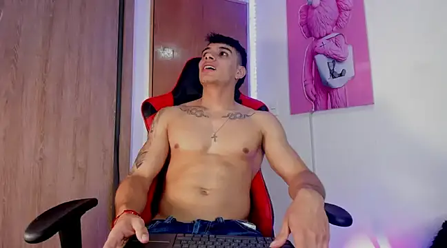 Snapshot of joseph_boy chatting on February 7, 1:43 pm joseph boy online show from February 7, 1:43 pm