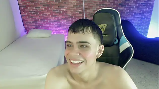 zacariasss  online show from September 10, 4:11 am