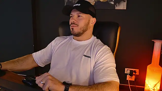 AngeloEric online show from December 21, 8:22 am