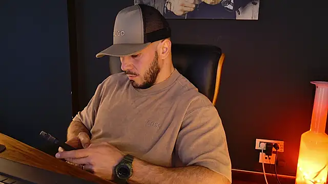 AngeloEric online show from December 4, 1:07 pm