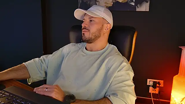 AngeloEric online show from December 19, 1:30 pm